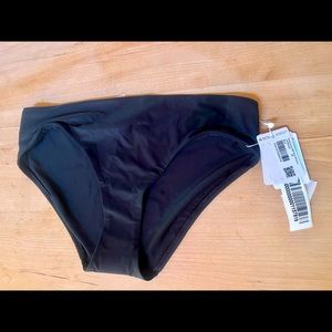 NWT Lululemon Waterslide bottom (mid rise) size M